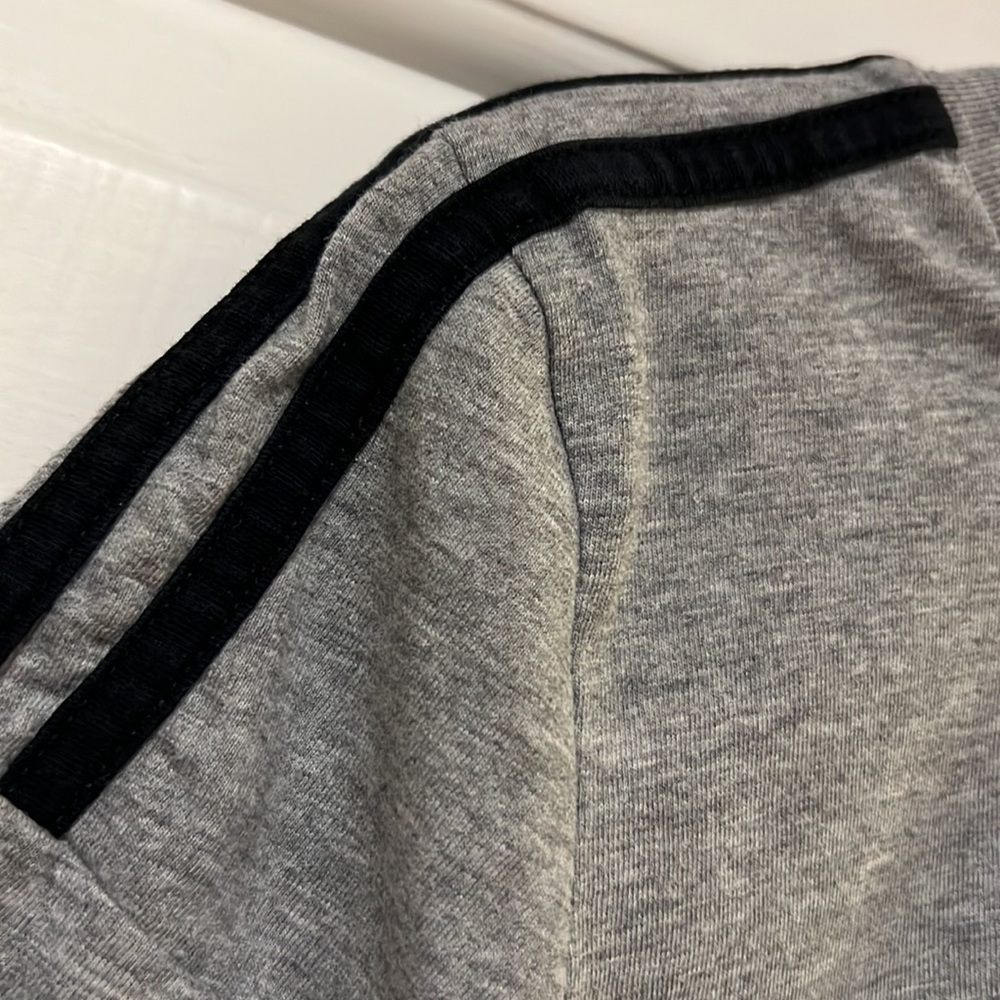 Adidas Tee - Picture 2 of 5
